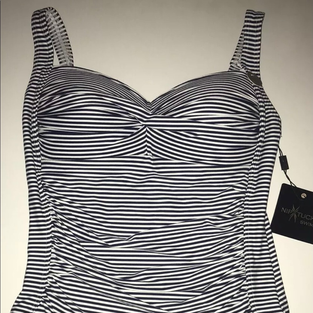 Size 4 Swim super slimming NipTuck Retail $150 NWT